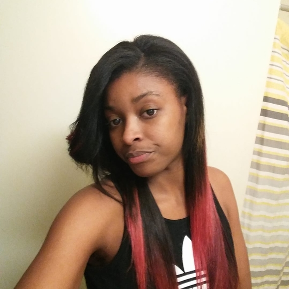 Meet your Posher, Courtney - Picture 1 of 1